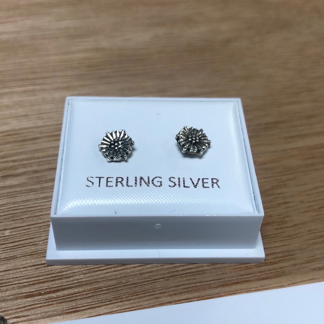 Sterling Silver Daisy Stud Earrings (Unisex) (One Size) (Stainless Steel) - Image 2