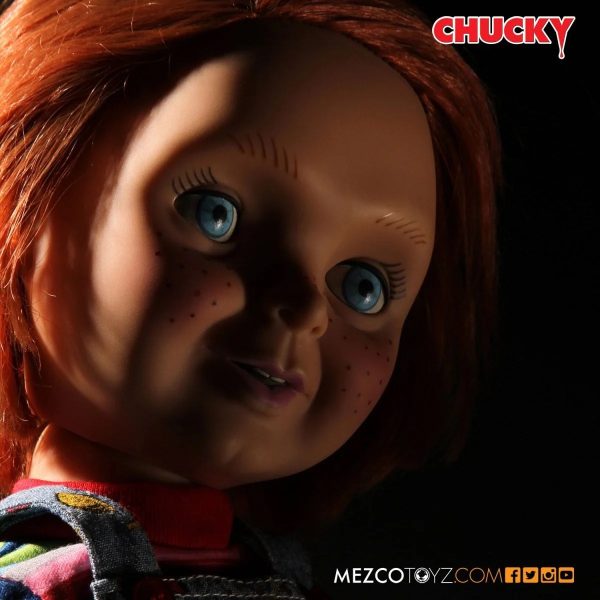 Chucky© MEZCO© Good Guys Happy Face 15″ Mega Scale Talking Chucky Doll (15 Inches) - Image 2