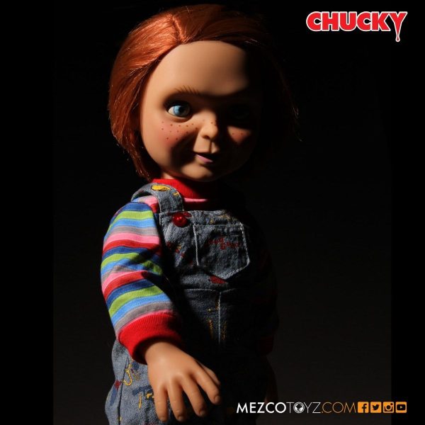Chucky© MEZCO© Good Guys Happy Face 15″ Mega Scale Talking Chucky Doll (15 Inches) - Image 4
