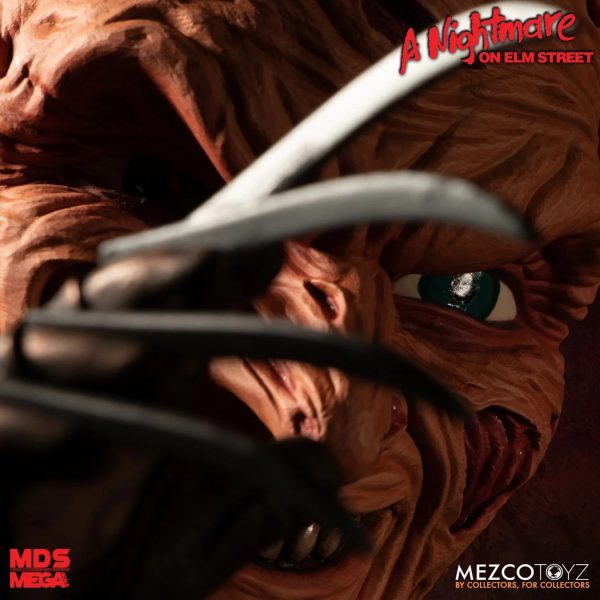 Freddy© MEZCO© 15″ Mega Scale Talking Freddy Krueger (15 Inches) (Red/Black) - Image 5