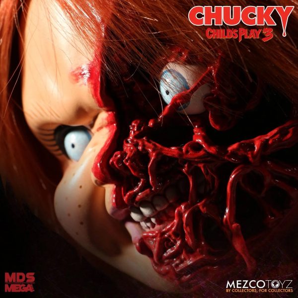Chucky© MEZCO© Child's Play 3 Pizza Face 15″ Mega Scale Talking Chucky Doll (15 Inches) - Image 5