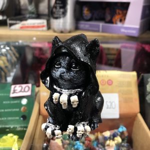 OCTAVE Black Hooded Cat Skull Chain Statue (10cm)