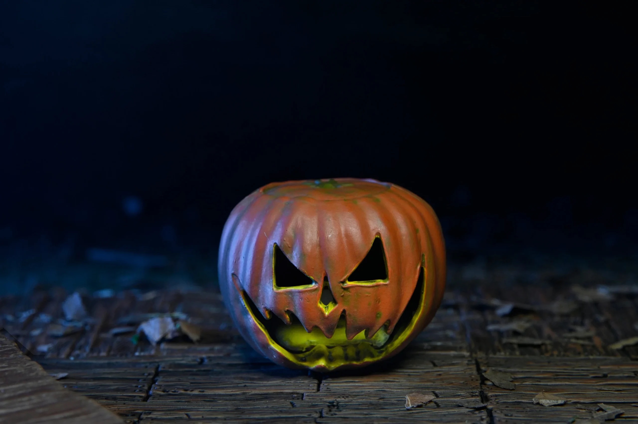 NECA© Halloween 6: The Curse of Michael Myers Scale Ultimate Action Figure (7") - Image 10